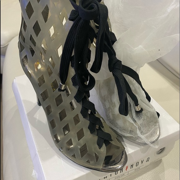 Fashion Nova Shoes - ⬇️PRICE⬇️ 
Fashion Nova  -  Clear/ Grey Cut out Bootie - size 7.5